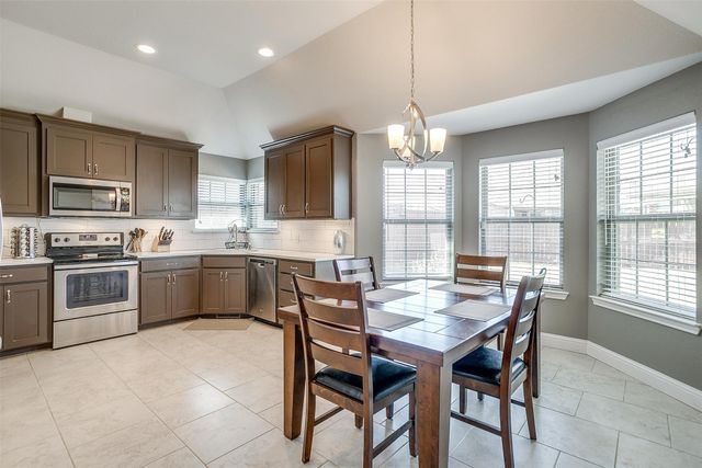2004 Hill Crest Court, Weatherford, TX 76086