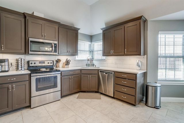 2004 Hill Crest Court, Weatherford, TX 76086