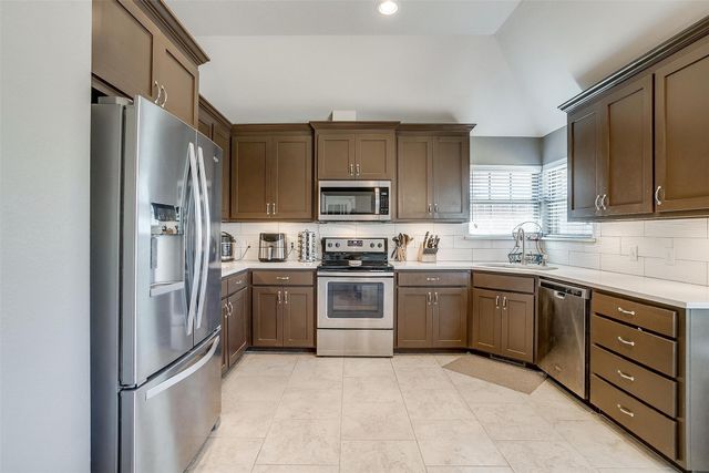 2004 Hill Crest Court, Weatherford, TX 76086