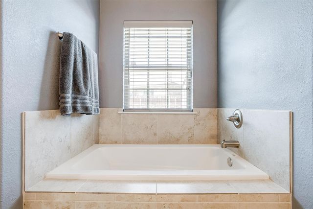 2004 Hill Crest Court, Weatherford, TX 76086