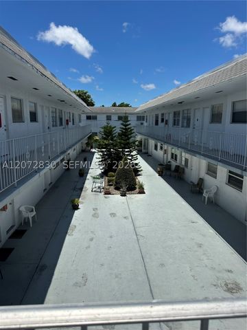 2826 Van Buren St 18, Hollywood, FL 33020