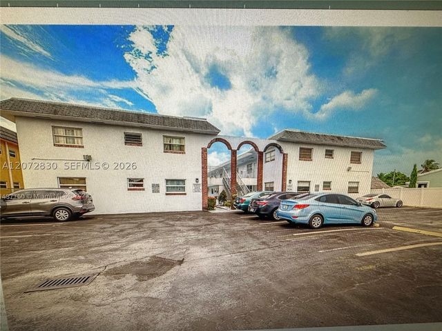 2826 Van Buren St 18, Hollywood, FL 33020