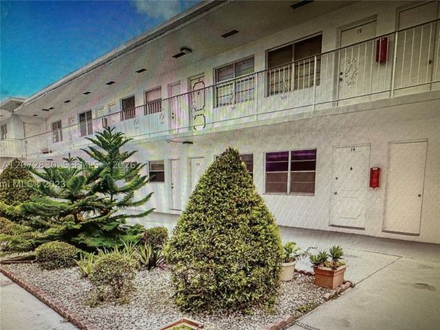 2826 Van Buren St 18, Hollywood, FL 33020