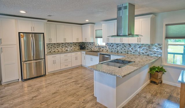 201 Southern Oaks Drive, Lake Jackson, TX 77566