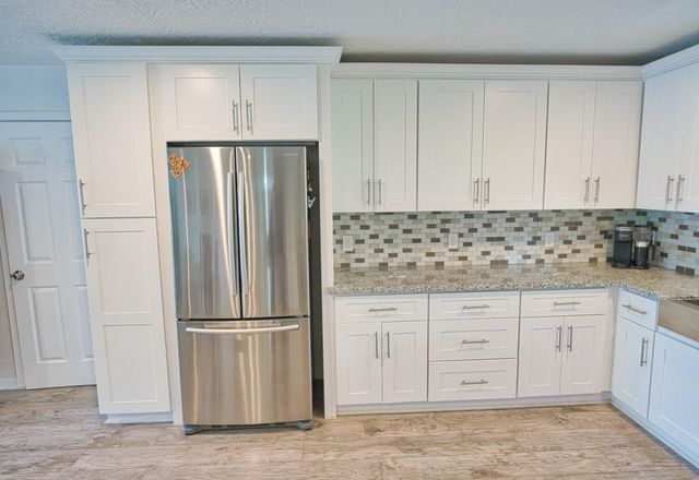 201 Southern Oaks Drive, Lake Jackson, TX 77566