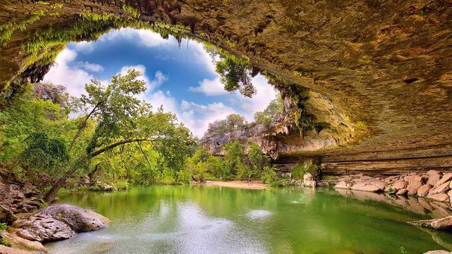 201 Southern Oaks Drive, Lake Jackson, TX 77566