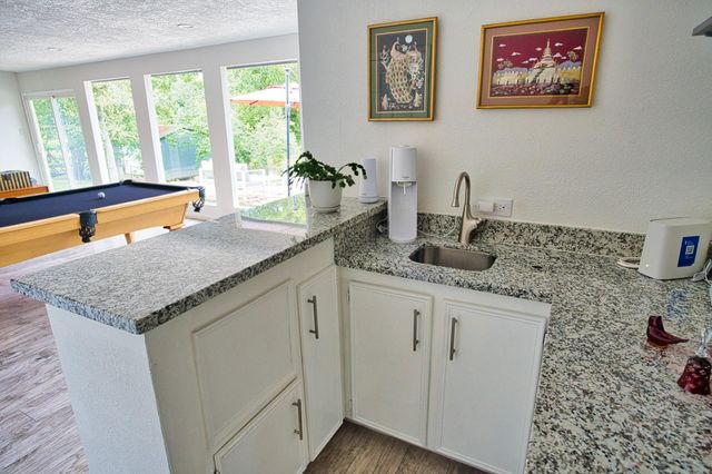 201 Southern Oaks Drive, Lake Jackson, TX 77566