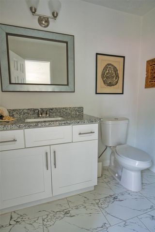 201 Southern Oaks Drive, Lake Jackson, TX 77566