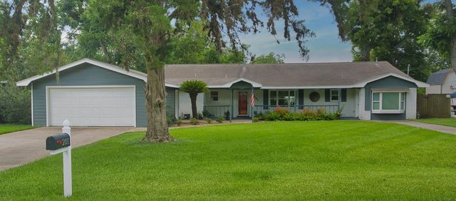 201 Southern Oaks Drive, Lake Jackson, TX 77566