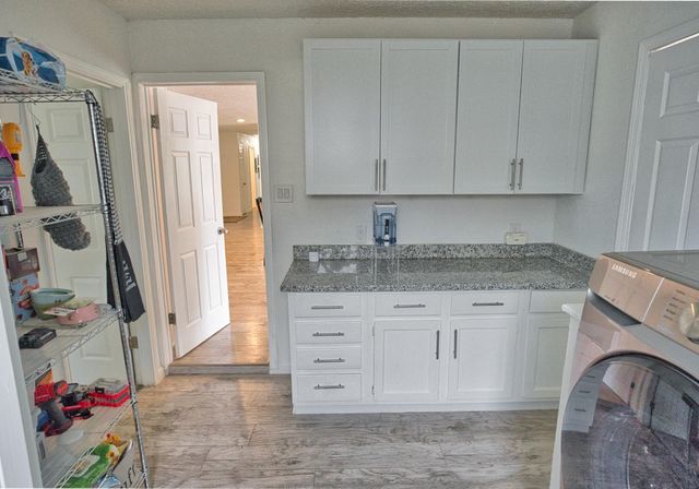 201 Southern Oaks Drive, Lake Jackson, TX 77566