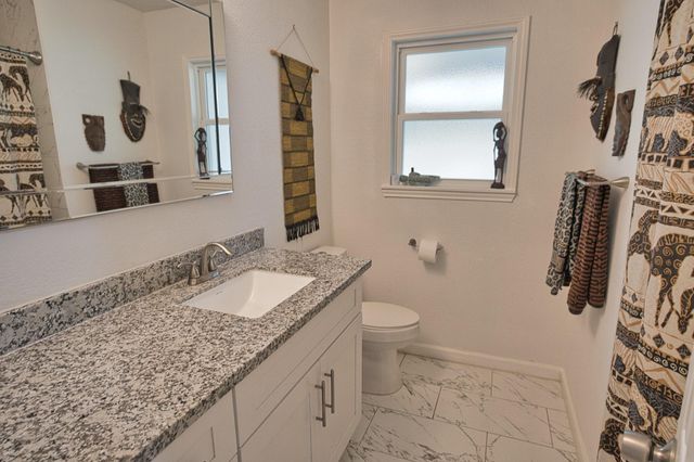 201 Southern Oaks Drive, Lake Jackson, TX 77566