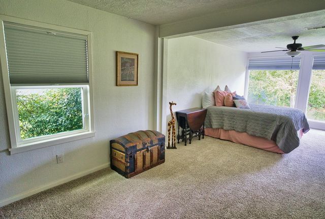 201 Southern Oaks Drive, Lake Jackson, TX 77566