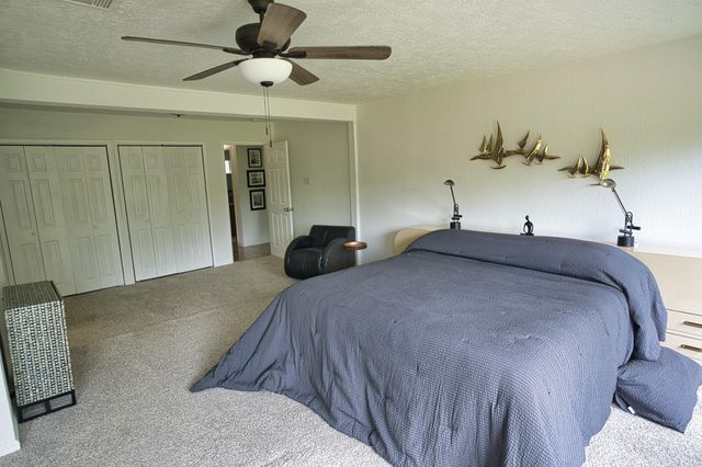 201 Southern Oaks Drive, Lake Jackson, TX 77566