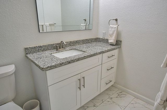 201 Southern Oaks Drive, Lake Jackson, TX 77566