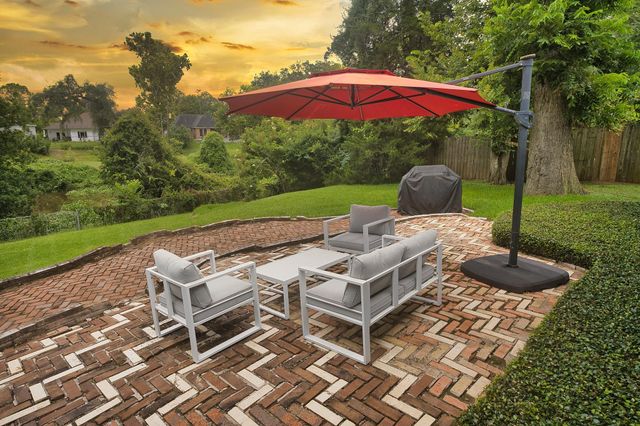 201 Southern Oaks Drive, Lake Jackson, TX 77566