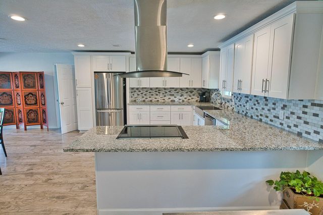 201 Southern Oaks Drive, Lake Jackson, TX 77566