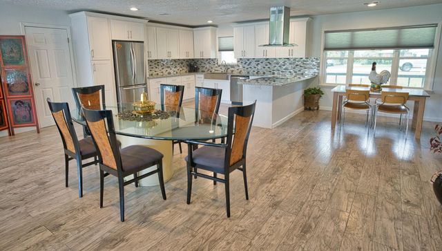 201 Southern Oaks Drive, Lake Jackson, TX 77566