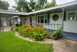 201 Southern Oaks Drive, Lake Jackson, TX 77566