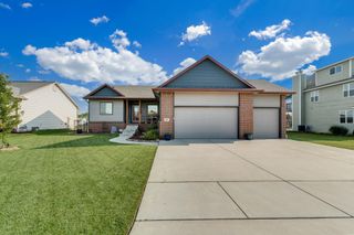 427 E Kay Ave, Haysville, KS 67060