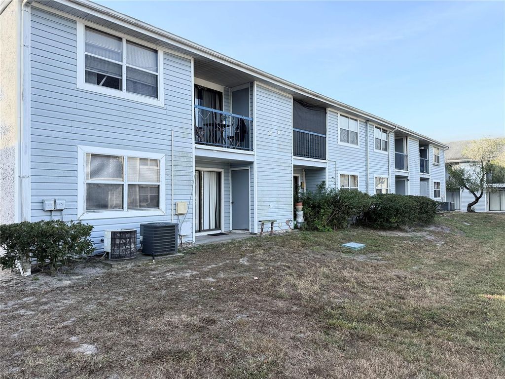 Image 16 of property listing at 5054 TERRACE CLUB LANE 101, Tampa, FL 33617