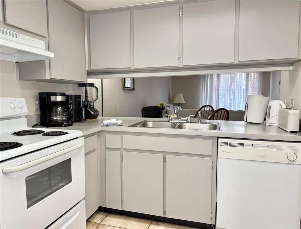 Image 4 of property listing at 5054 TERRACE CLUB LANE 101, Tampa, FL 33617