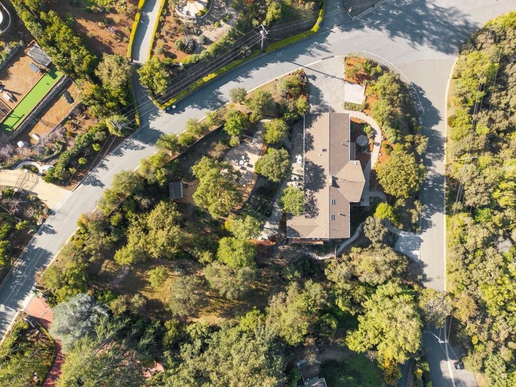 Image 2 of property listing at 199 Brookwood Road, Woodside, CA 94062