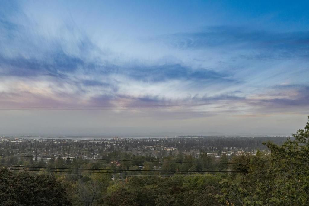 Image 3 of property listing at 199 Brookwood Road, Woodside, CA 94062