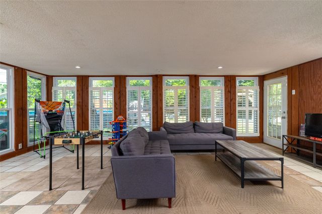 637 Post Oak Drive, Hurst, TX 76053