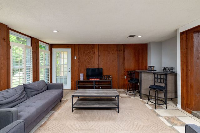 637 Post Oak Drive, Hurst, TX 76053