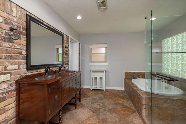 637 Post Oak Drive, Hurst, TX 76053