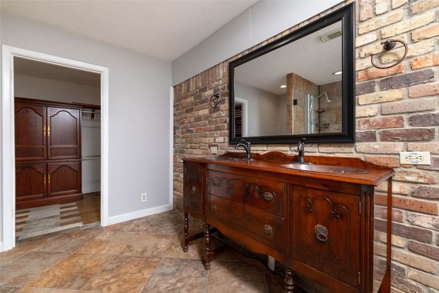 637 Post Oak Drive, Hurst, TX 76053