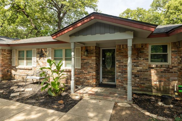 637 Post Oak Drive, Hurst, TX 76053