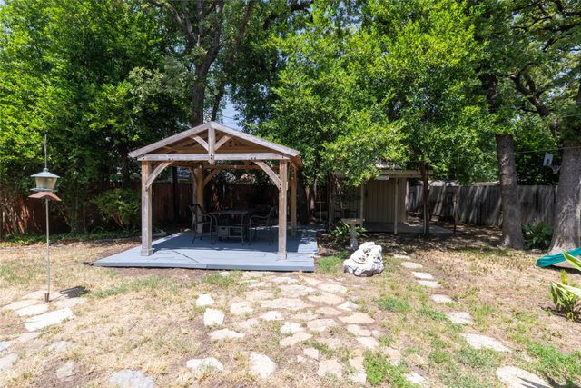 637 Post Oak Drive, Hurst, TX 76053