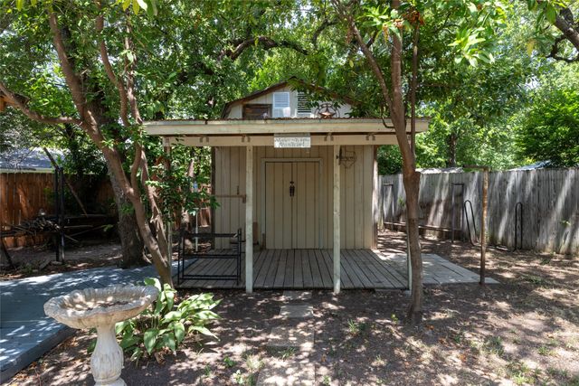637 Post Oak Drive, Hurst, TX 76053