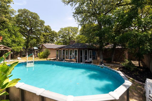 637 Post Oak Drive, Hurst, TX 76053