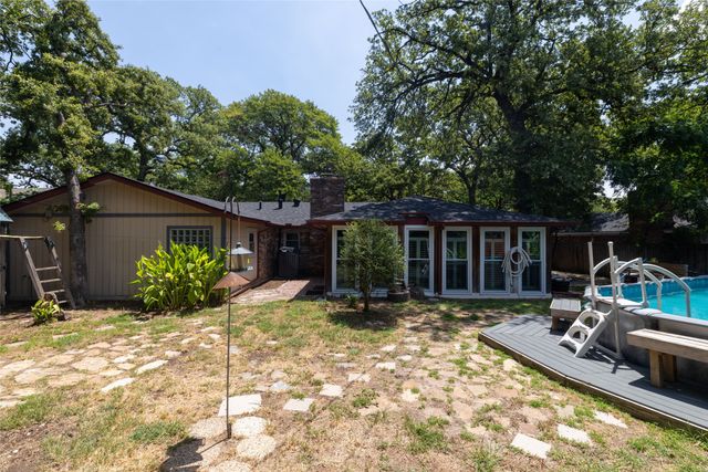 637 Post Oak Drive, Hurst, TX 76053