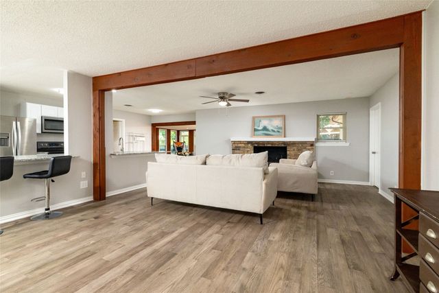 637 Post Oak Drive, Hurst, TX 76053