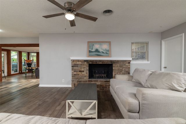 637 Post Oak Drive, Hurst, TX 76053