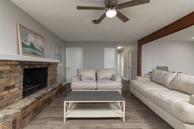 637 Post Oak Drive, Hurst, TX 76053