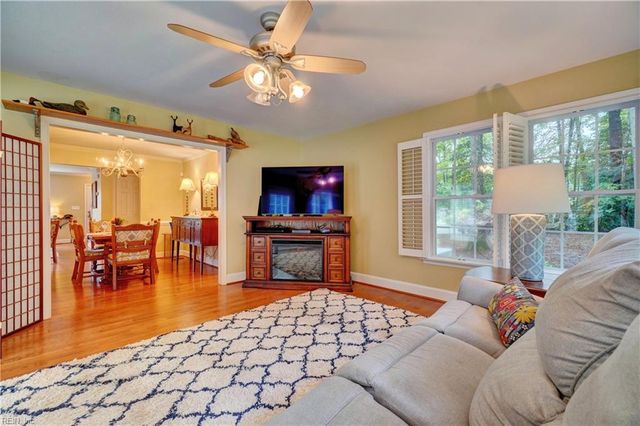 304 Plantation Ln, Smithfield, VA 23430