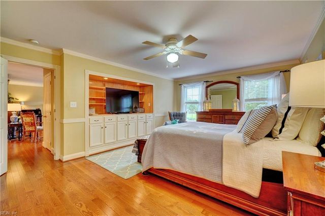 304 Plantation Ln, Smithfield, VA 23430