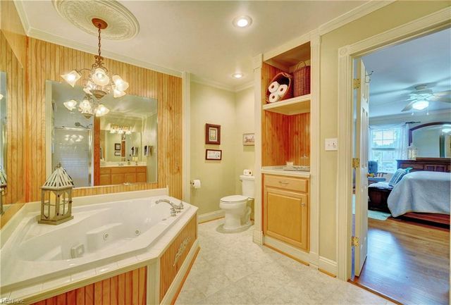 304 Plantation Ln, Smithfield, VA 23430