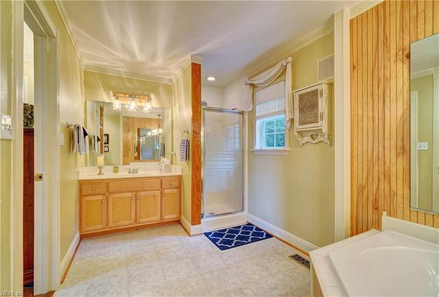 304 Plantation Ln, Smithfield, VA 23430