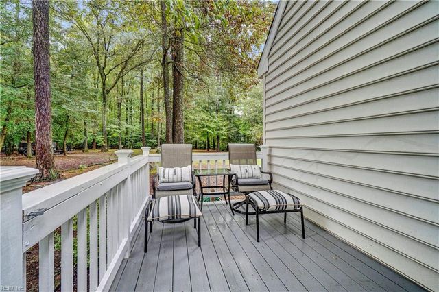 304 Plantation Ln, Smithfield, VA 23430