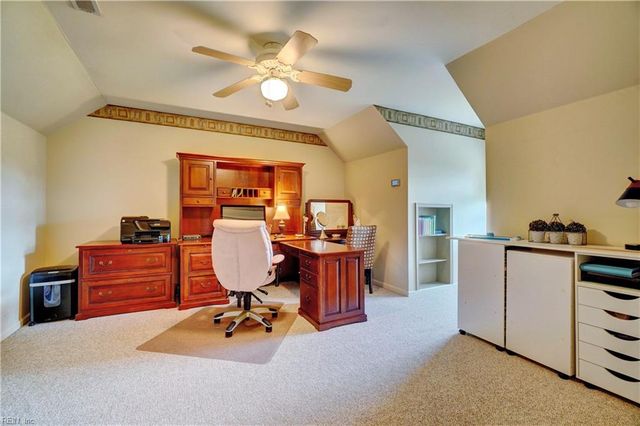 304 Plantation Ln, Smithfield, VA 23430