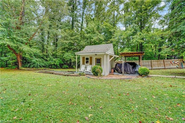 304 Plantation Ln, Smithfield, VA 23430