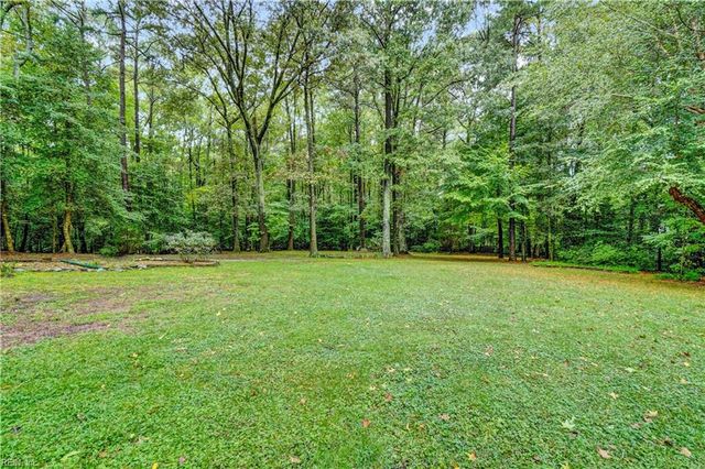 304 Plantation Ln, Smithfield, VA 23430