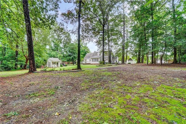 304 Plantation Ln, Smithfield, VA 23430