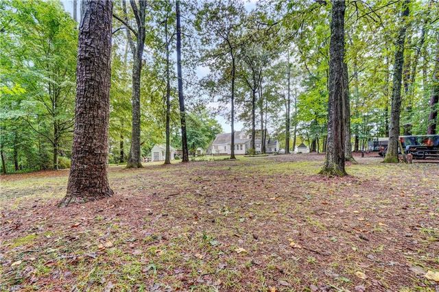 304 Plantation Ln, Smithfield, VA 23430