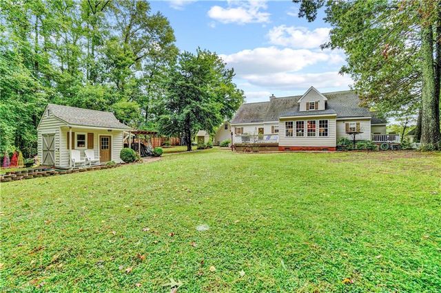 304 Plantation Ln, Smithfield, VA 23430